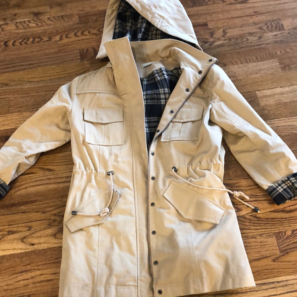 Cotton toggle jacket! Like new! Tan with black plaid lining. Authentic!!